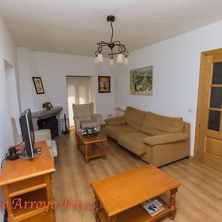 Casa Rural El Salon Del Baile Navarredondilla Eksteriør billede